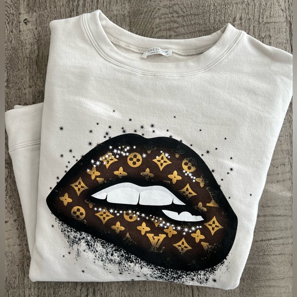 SHESHOW Designer Inspired Lip Graphic Sweatshirt - Picture 7 of 7
